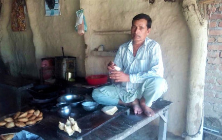 पूर्व फुटबल खेलाडी दिनेश सिंह